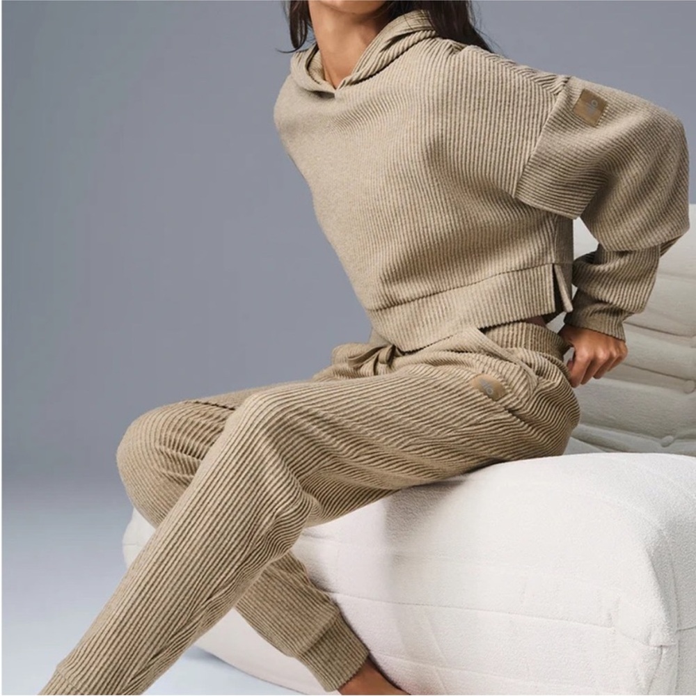 ALO Yoga Beige Ribbed Knit Lounge Set